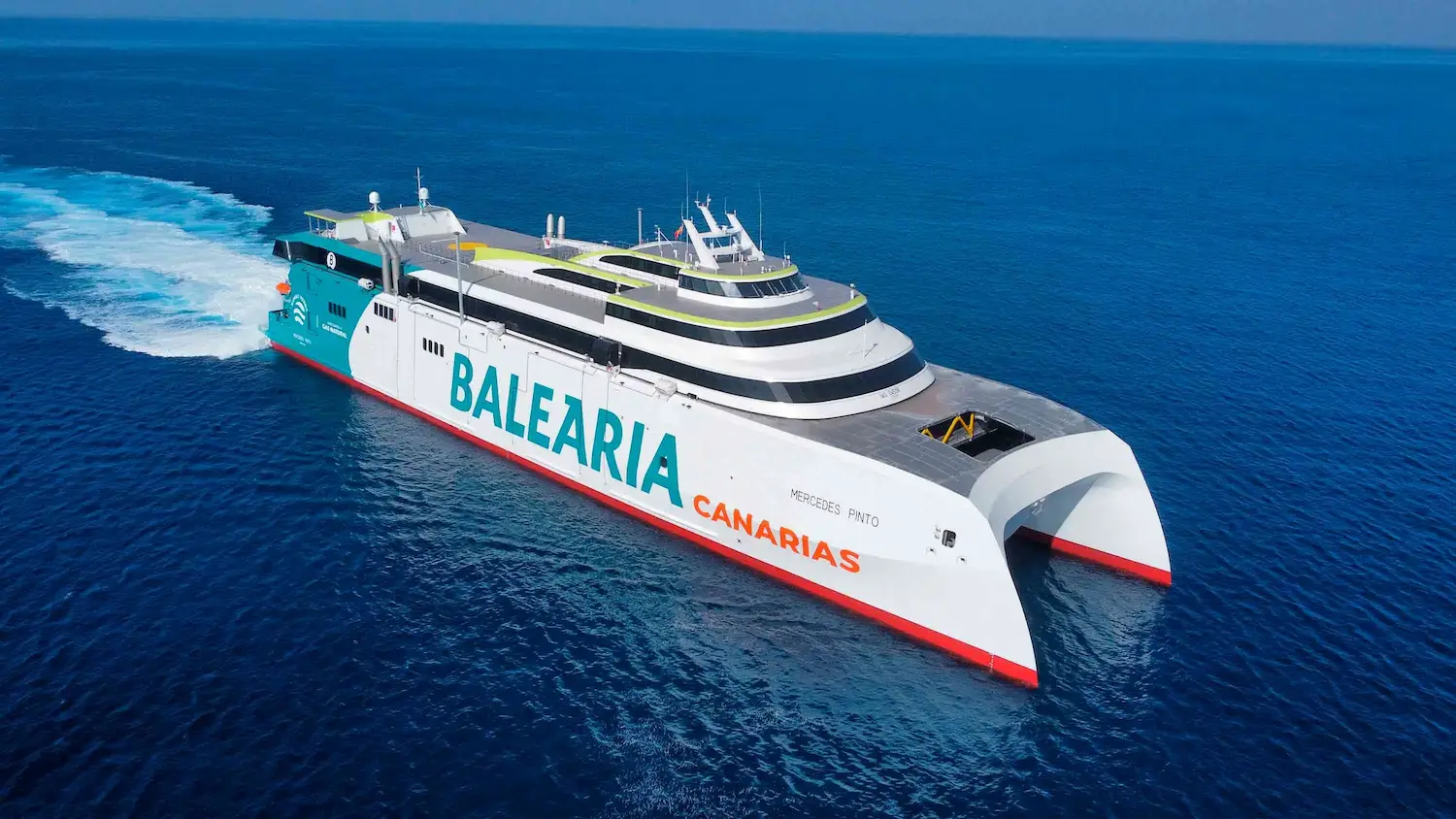 Ferry de Baleària entre Corralejo (Fuerteventura) y Playa Blanca (Lanzarote)
